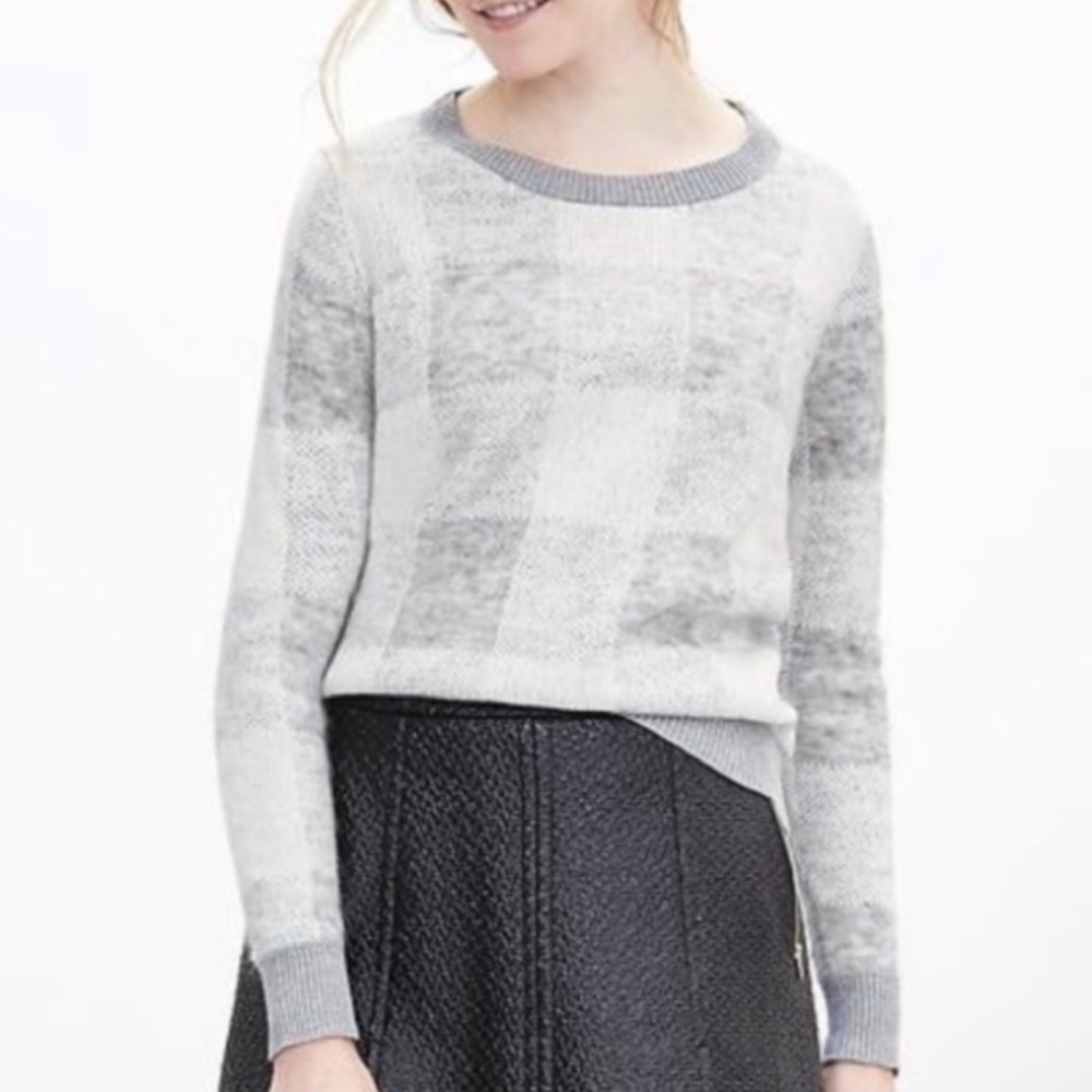 Banana Republic Gray White Buffalo Check Knit Crew Neck Pullover sweater